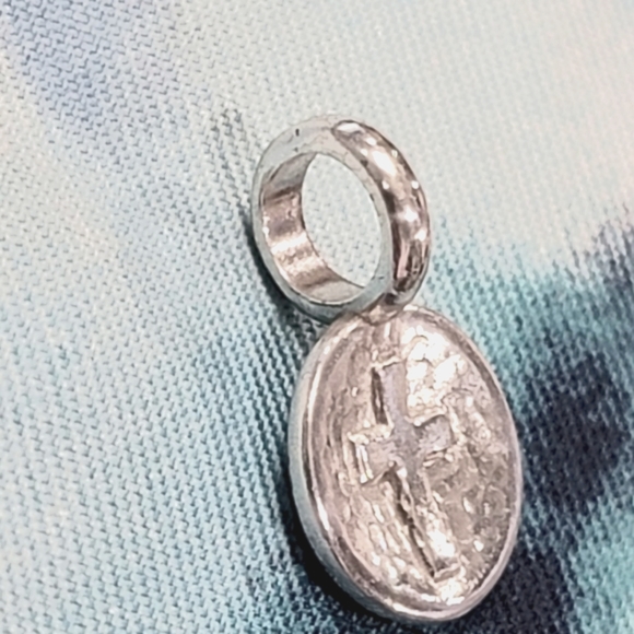 BRIGHTON RETIRED HAMMERED DESIGN TOKEN CROSS/BELIEVE CHARM NWOT - Picture 2 of 3